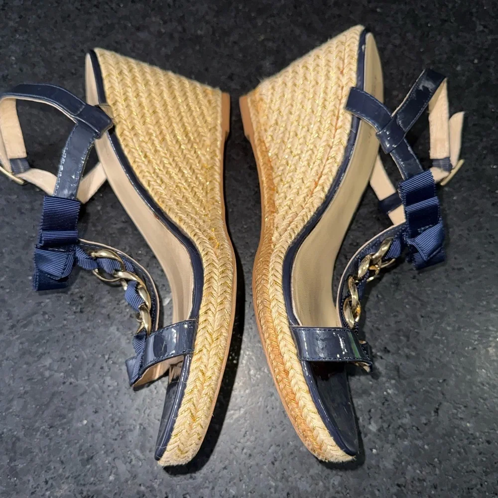 UEC KATE SPADE PATENT NAVY BLUE 3.5” WEDGE ESPADRILLE GOLD HARDWARE SZ 9 PERFECT